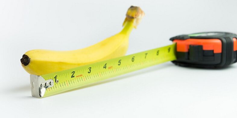Μέτρηση πέους μετά από χειρουργική επέμβαση χρησιμοποιώντας μια μπανάνα ως παράδειγμα